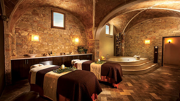 Essere SPA w&nbsp;Castello di Casole we Włoszech.