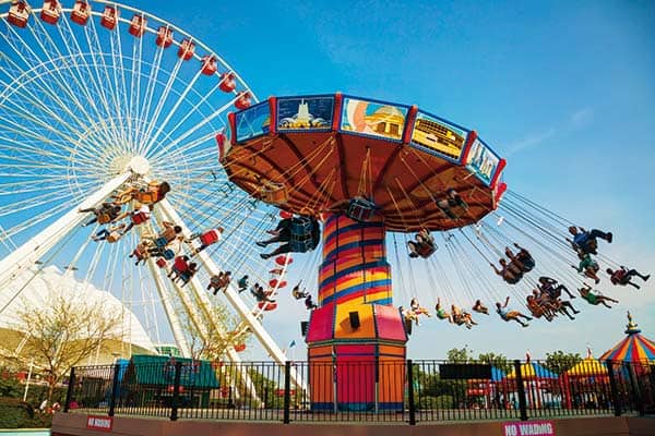 Karuzela na molu Navy Pier jest letnią atrakcją dla mieszkańc&oacute;w.