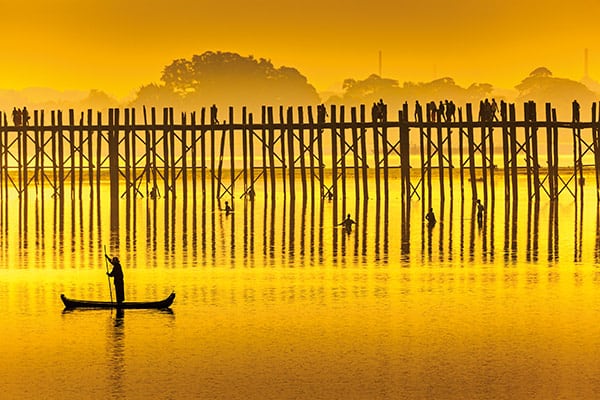 U&nbsp;Bein Bridge, najdłuższy most tekowy świata (1,2 km) znajduje się w&nbsp;Amarapurze, w&nbsp;okolicach Mandalaj.