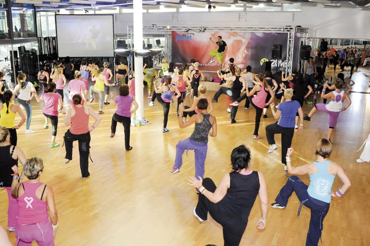 Zumba &ndash; zajęcia w grupie.