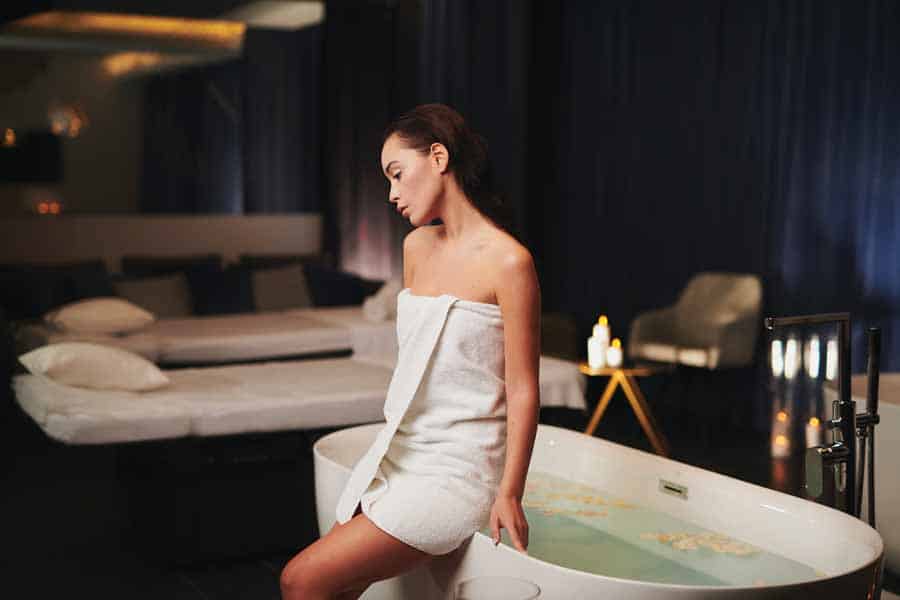 Kąpiel w Nabe SPA, luksusowy hotel Nosalowy Dw&oacute;r w Zakopanem